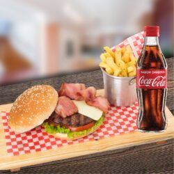 Combo Hamburguesa Americana 150 gr + Papa Francesa + Coca Cola Botella 10 Oz