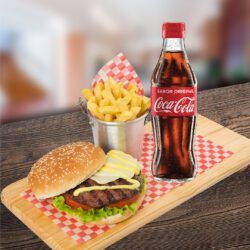 Combo Hamburguesa 150 gr + Papa Francesa + Coca Cola Botella 10 Oz