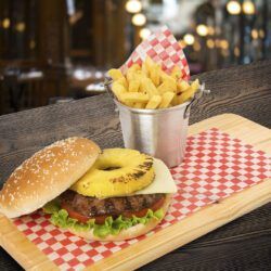 Hamburguesa Hawaiana 150 gr + Papa Francesa