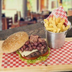Hamburguesa Ranchera 150 gr  + Papa Francesa + Frijoles