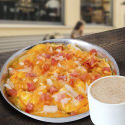 Combo 2:Huevos al Gusto +  arepa + Chocolate