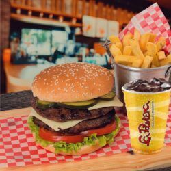 Combo Hamburguesa Doble 300 gr con Papa Francesa, Gaseosa Dispensador