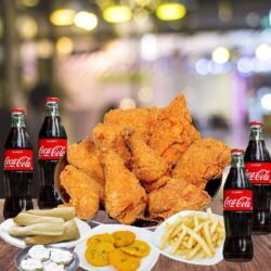 Combo 3 : 1 Pollo Broasted + Papa Francesa + Arepa + 4 Coca Cola botella 10 Oz