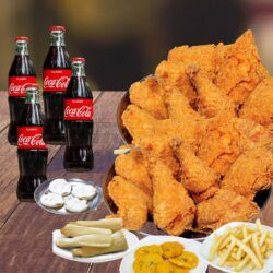 Combo 4 : 2 Pollo Broasted + Papa Francesa + Arepa + Yuca + Patacones + 4 Coca Cola Botella 10 Oz)