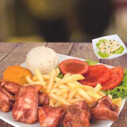 Costillas De Cerdo con Ensalada Hawaiana